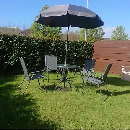 The Cozy Stay, Sleeps 6 , 2 Large Parking Spaces, Private Garden Walking Distance To Cardiff Bay And City Centre Pets Welcome Exterior photo