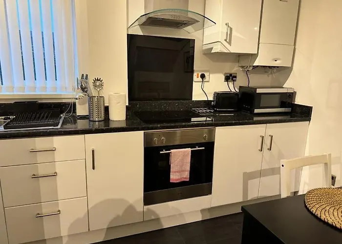 The Cozy Stay, Sleeps 6 , 2 Large Parking Spaces, Private Garden Walking Distance To Cardiff Bay And City Centre Pets Welcome