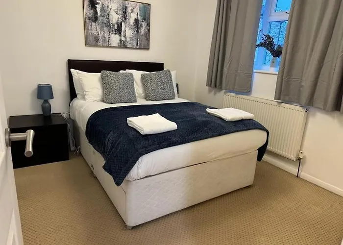 The Cozy Stay, Sleeps 6 , 2 Large Parking Spaces, Private Garden Walking Distance To Cardiff Bay And City Centre Pets Welcome