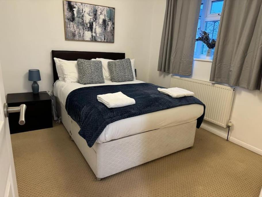 Apartment The Cozy Stay, Sleeps 6 , 2 Large Parking Spaces, Private Garden Walking Distance To Bay And Centre Pets Welcome Cardiff