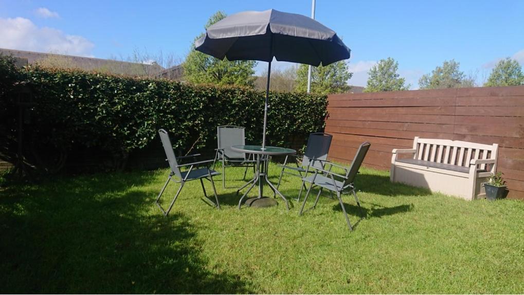 Apartment The Cozy Stay, Sleeps 6 , 2 Large Parking Spaces, Private Garden Walking Distance To Bay And Centre Pets Welcome *